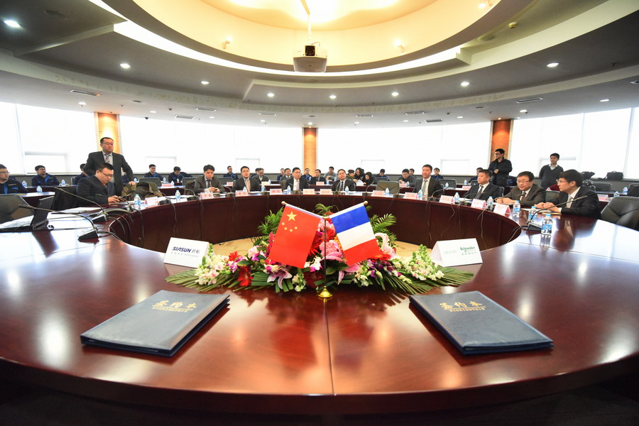 sunbet官网机械人与施耐德电气签署全面战术合作和谈
