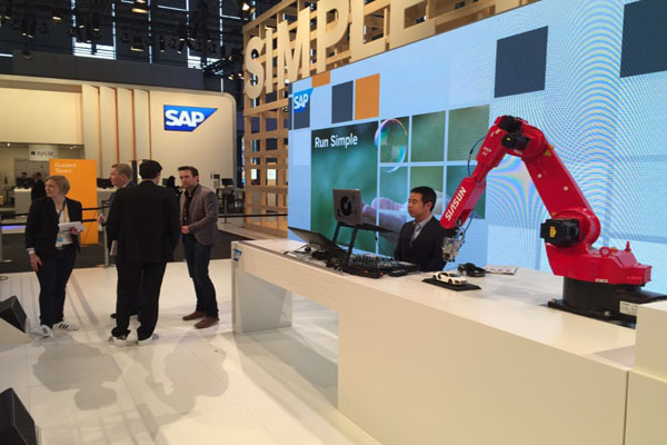sunbet官网机械人公司与德国SAP公司结合参展CeBIT 2015，获中德副总理高度评价